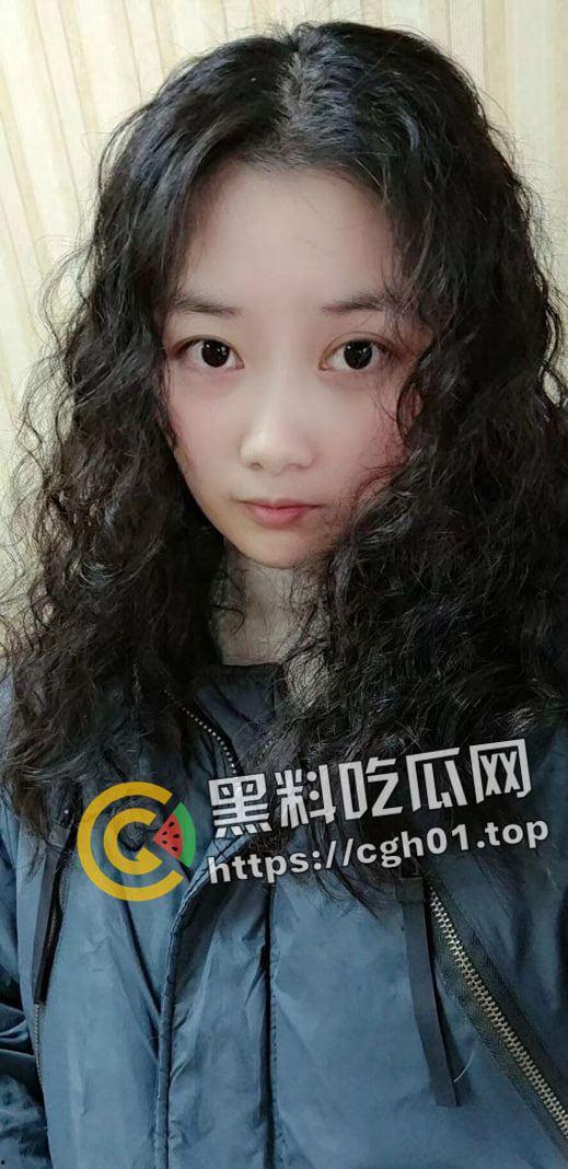 广州少妇【刘芸清】婚内欲求不满 寂寞难耐的骚母狗 小穴胶粘的自拍发给网友遭流出-2