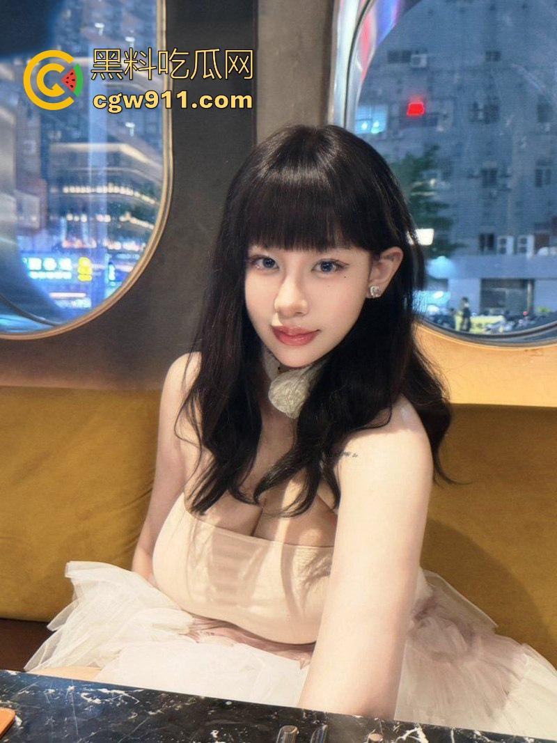 南京大学超高颜值清纯学生妹，私发男友自拍裸照视频流出，粉嫩美乳挺翘诱人，丰满蜜臀扣穴自慰！-1