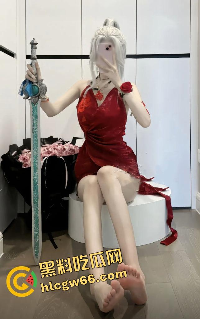 青岛萝莉『小福猫』被金主拽双马尾后入,JK制服诱惑双马尾加攻速,链子拴着叫的跟小猫似的!-12