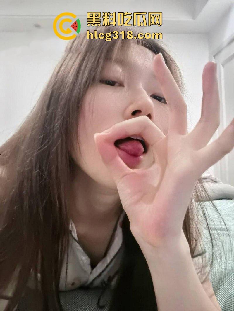 辽宁师范大学【彦雯静】娇嫩玉足玩弄大屌,自拍粉穴抚摸自慰,骚逼湿透淫态毕露!-3