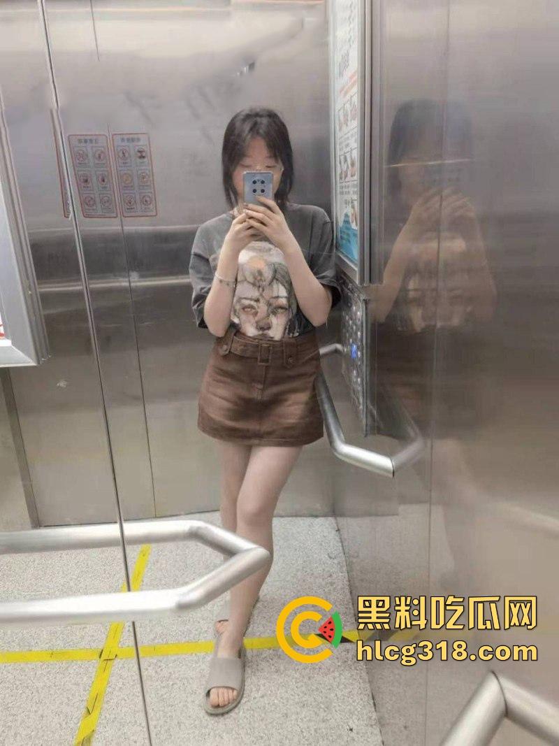 辽宁师范大学【彦雯静】娇嫩玉足玩弄大屌,自拍粉穴抚摸自慰,骚逼湿透淫态毕露!-4