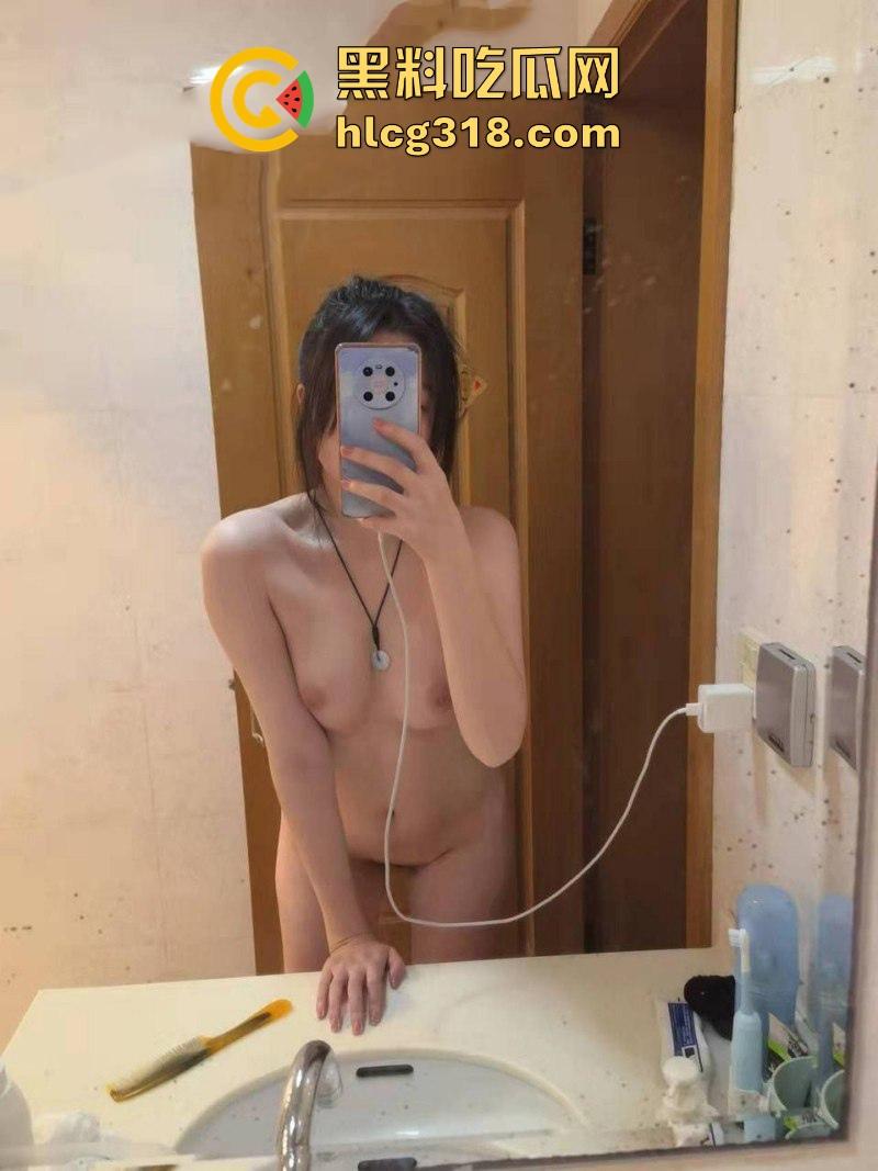 辽宁师范大学【彦雯静】娇嫩玉足玩弄大屌,自拍粉穴抚摸自慰,骚逼湿透淫态毕露!-5