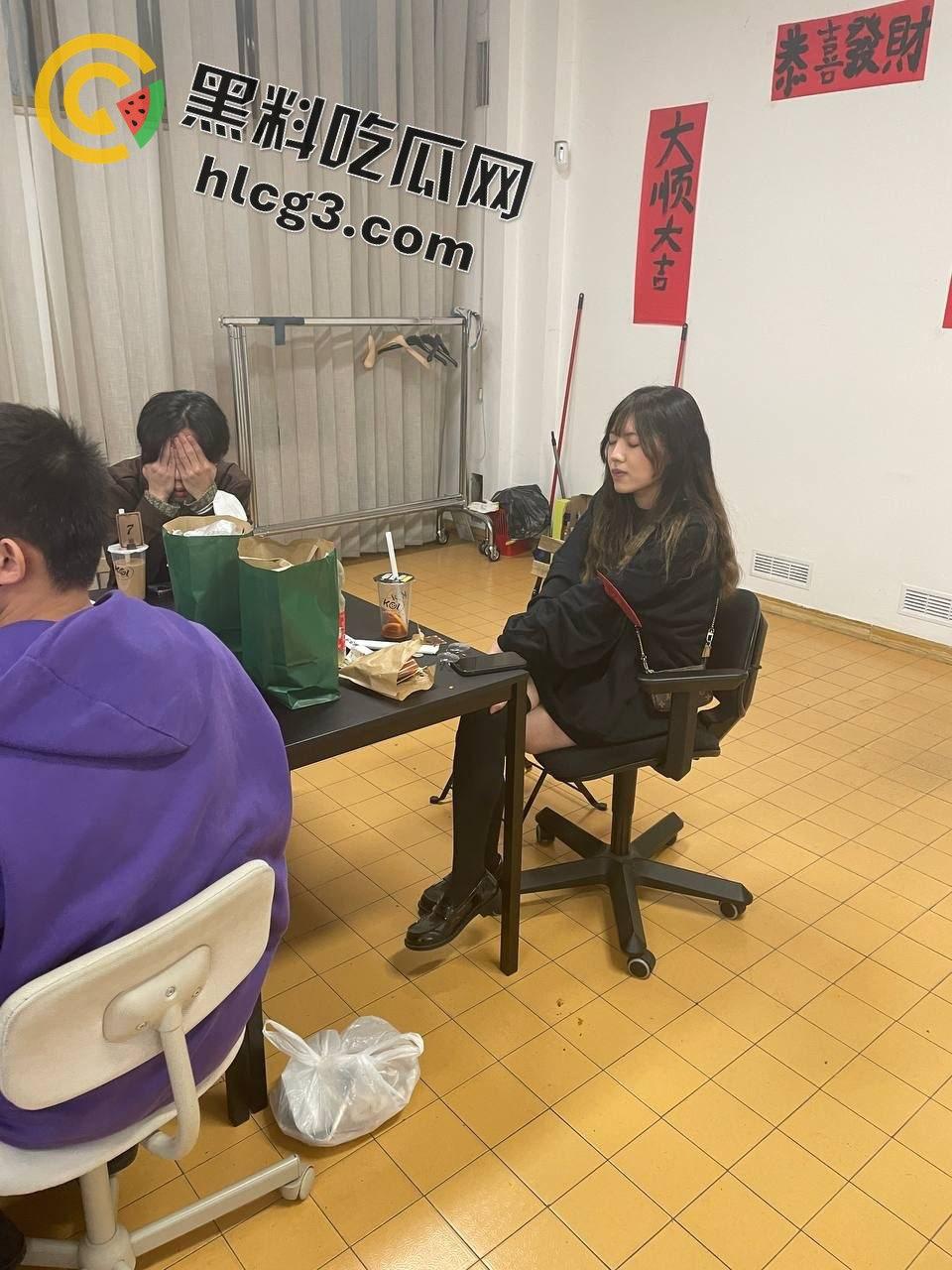 博洛尼亚大学高颜值留学生『阮如意』回国被迷奸,玩具塞逼的羞耻丑闻曝光-11