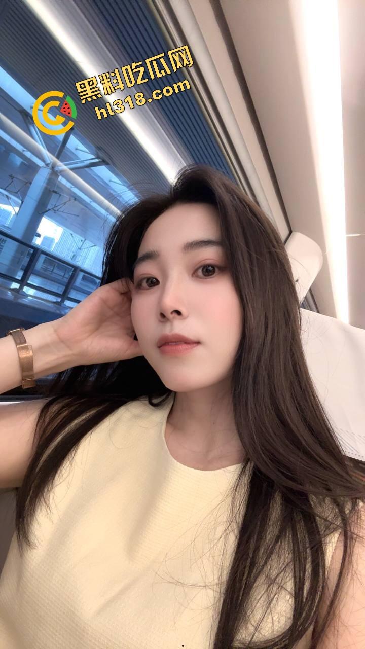 江西女大学生『范乔乔』装纯给爹看,酒店全裸架炮玩肉棒,粉红骚穴被后入到喷水,精液流成小河!-4