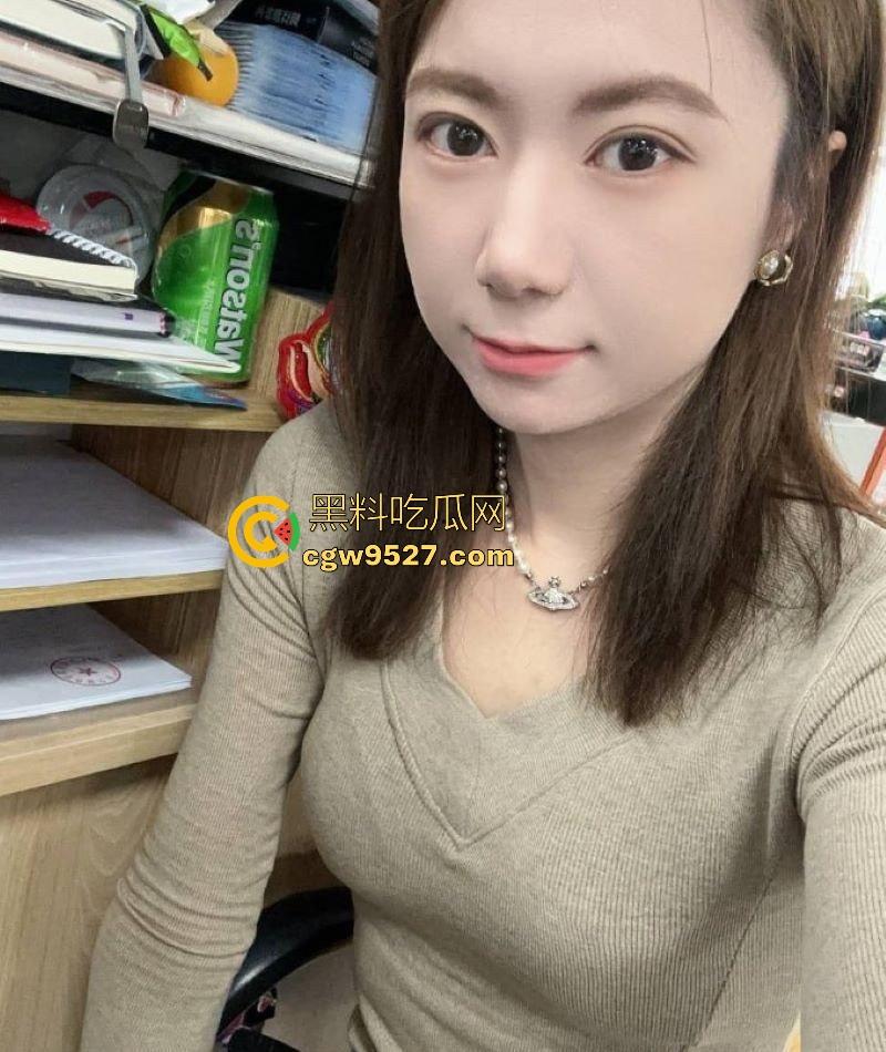 体制内文员【段潇潇】私生活大曝光,可爱粉嫩少妇每晚加班服侍舔弄领导,翻白眼挑逗口交,反差到极点!-1