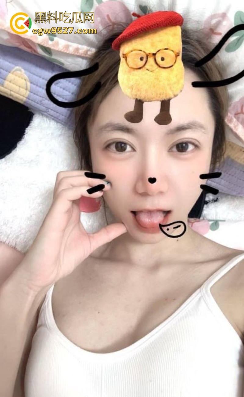 体制内文员【段潇潇】私生活大曝光,可爱粉嫩少妇每晚加班服侍舔弄领导,翻白眼挑逗口交,反差到极点!-5