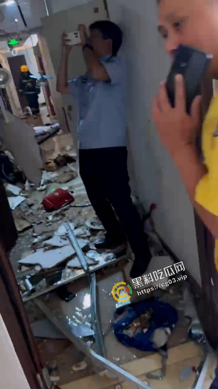 泉州万科小区 夫妻吵架点燃煤气罐引发爆炸 人当场从高层飞出 尸首分离!-5