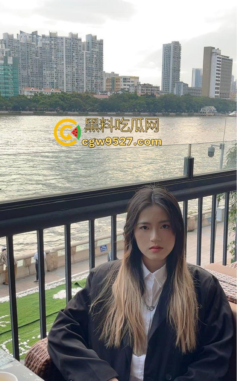 积目约炮广西南宁中医药大学【庞钰钰】微胖巨乳身材火辣,露脸跟炮友对镜做爱,边插边享受,极其淫荡!-4