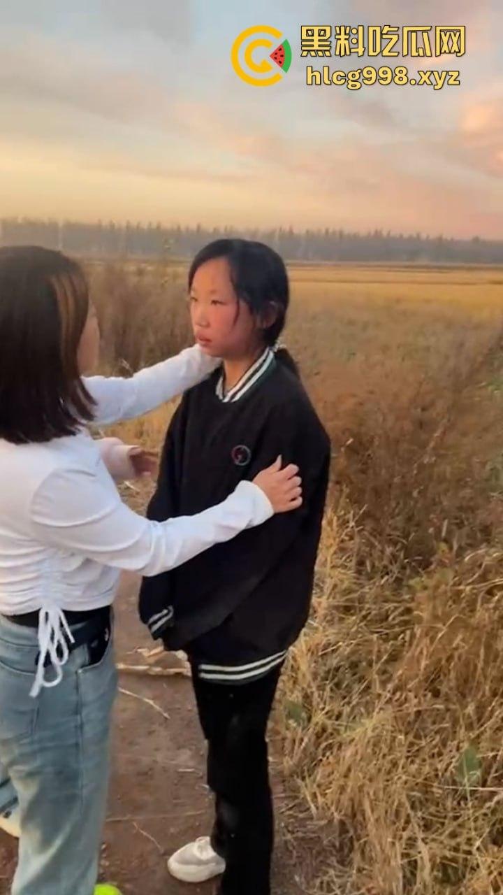 山西女生野外遭7人围殴 视频曝光长达5分钟打骂虐待 真是一群畜生!-6