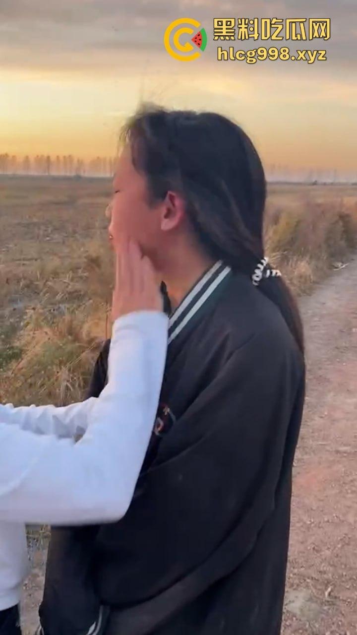 山西女生野外遭7人围殴 视频曝光长达5分钟打骂虐待 真是一群畜生!-7