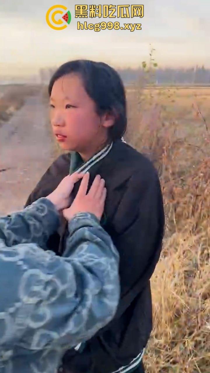 山西女生野外遭7人围殴 视频曝光长达5分钟打骂虐待 真是一群畜生!-8