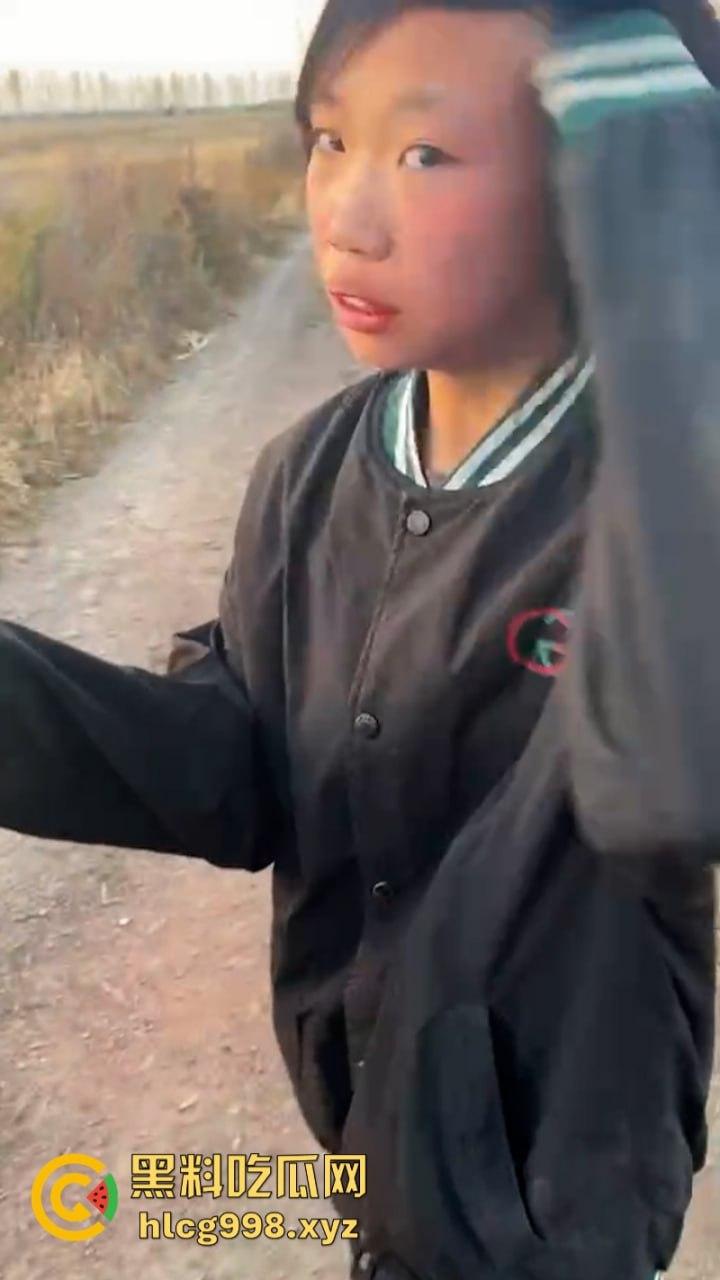 山西女生野外遭7人围殴 视频曝光长达5分钟打骂虐待 真是一群畜生!-9