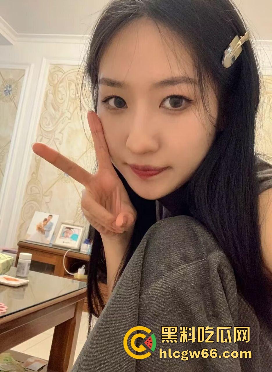 南京财经贸校花『温妮』酒店被金主爆操,骚穴黑森林湿到炸裂,金主射得停不下来!-1