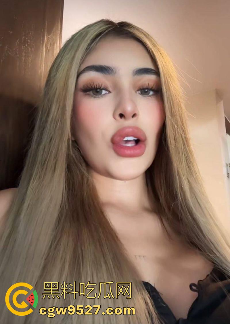 墨西哥巨乳渣女网红遭枪杀,身材性感丰乳肥臀,直播时被人开枪射杀,一枪头部一枪腹部,现场无码视频流出!-4