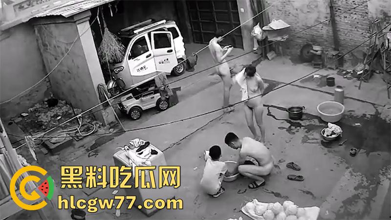 家庭摄像头破解,乱伦家庭户外洗澡,全身赤裸院子里等着洗澡,这骚妈身材还真奈斯啊!-7