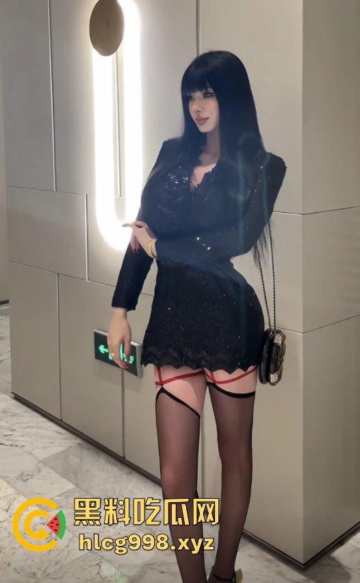 抖音网红【顾灵曦】翻车!全身科技制造,300块加微信,卖衣服是假,给钱就能草!-2