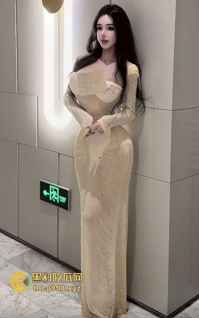 抖音网红【顾灵曦】翻车!全身科技制造,300块加微信,卖衣服是假,给钱就能草!-13