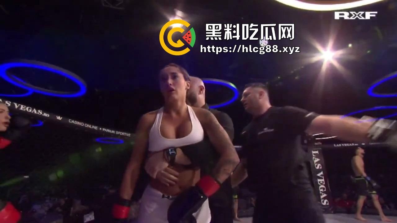 罗马尼亚三成人博主大奶妹进八角楼打拳被拳手狂揍,这要是换到床上2个男的都不够看!-12