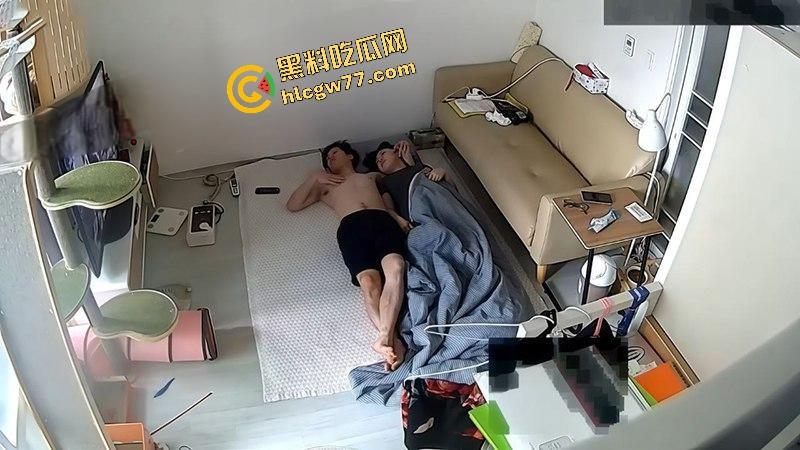 家里装了监控,意外拍到小两口的动物本能,地毯上那一套,这枸杞不白吃了!-6