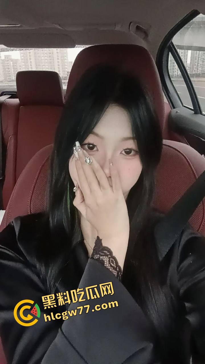 KTV好女孩装醉不拒摸，口口声声说没喝多，下一秒瘫沙发上被白摸逼，这不是醉是装给你摸的！-3