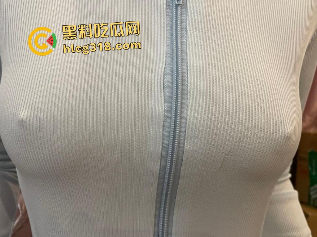 南京超高颜值女大【李婉晴】娇嫩身材被男友调教,透明服装抹精油,口爆足交样样精通!-3