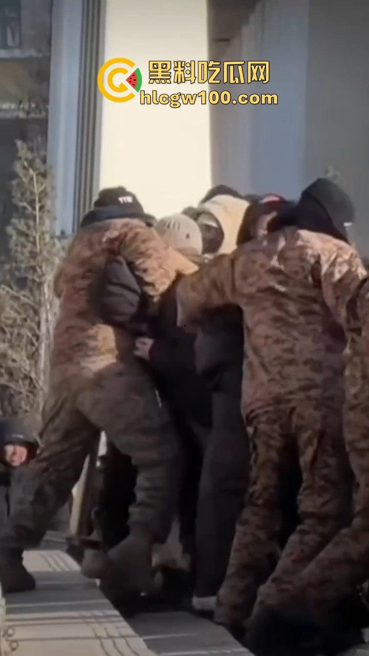 蒙古首都乌兰巴托市中心发生大规模示威游行，原来邻国也不是想象中的那么太平嘛-9