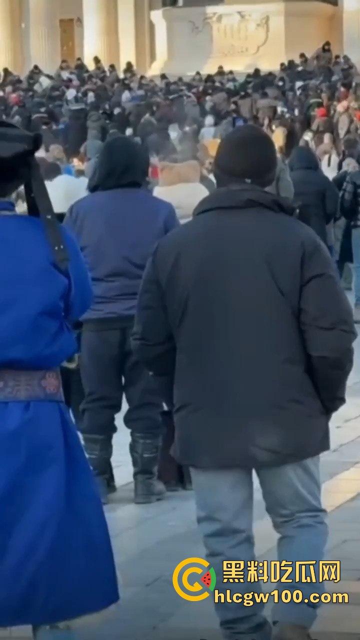蒙古首都乌兰巴托市中心发生大规模示威游行，原来邻国也不是想象中的那么太平嘛-10