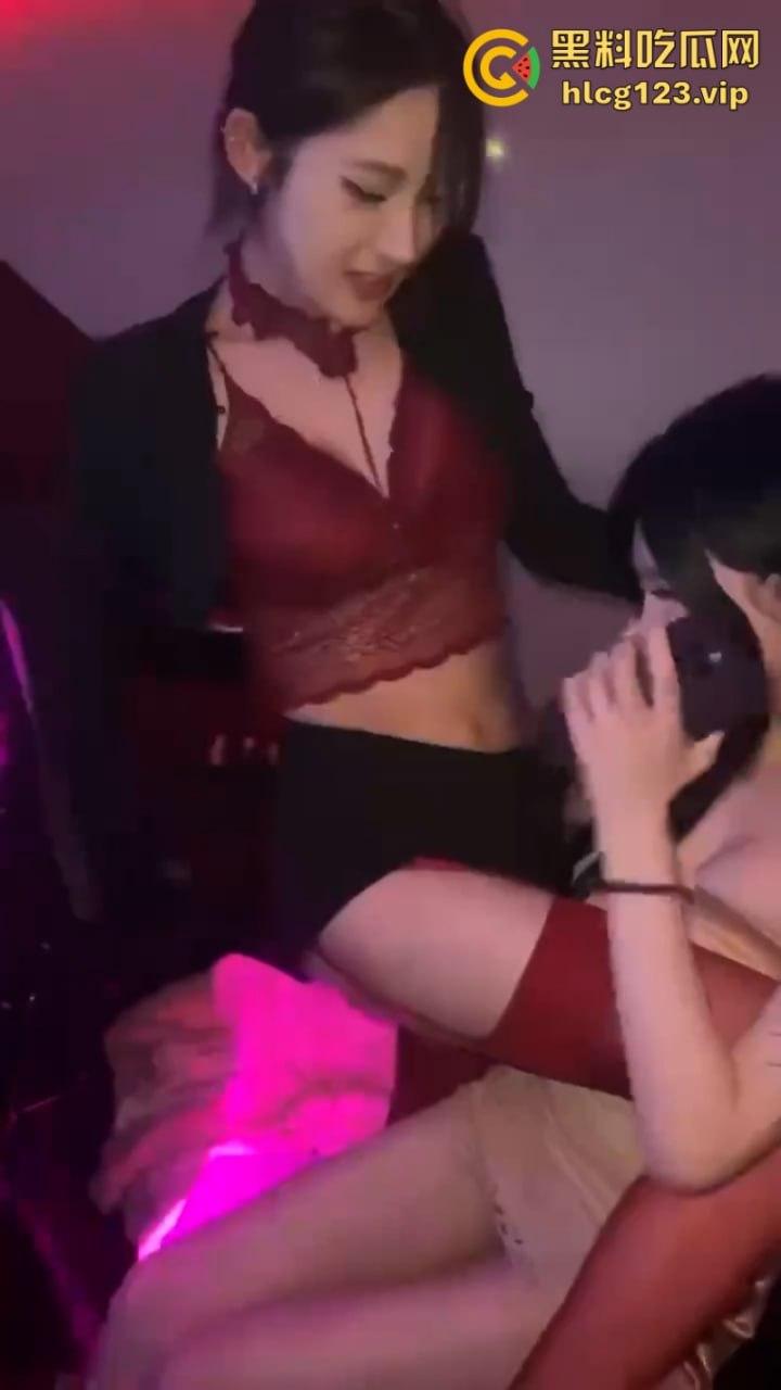 现在的夜店吃得这么好吗？妹子身材火辣还酒量大 你想不想带走她？-5