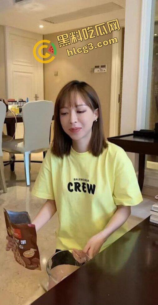 瓜友投稿曝光 宁波瑜伽反差美女『谢雨欣』白嫩小炮架 对镜爆操颜射淫荡至极！-2