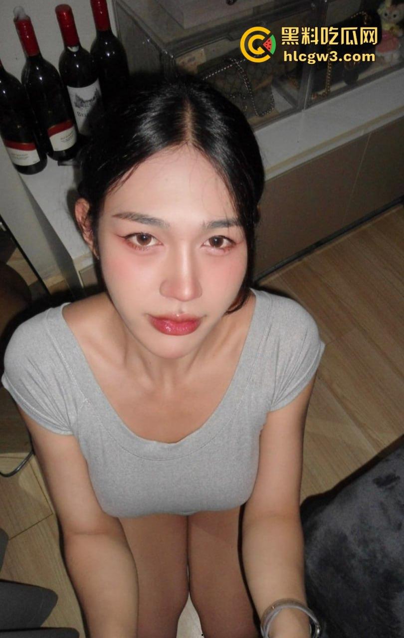 泰国曼谷博主【JannieX】被疑是特产人妖  关键部位遮得死死的 底下是不是还有泰国传统手工艺？-6