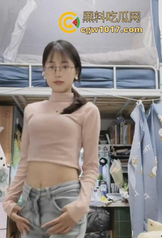 广州大学眼镜反差班长【林美艺】无法想象这么清纯的脸庞竟是母狗魅魔,专属母狗纹身,无套猛插真诱人!-2