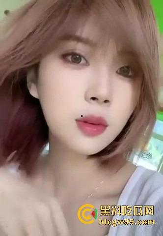 江西短发骚货【佘茜冉】为50万彩礼穿渔网袜情趣制服跪镜子前给男友口爆，500块操一次不香吗？-7