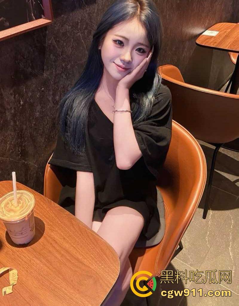 华中科技大学清纯学霸【刘思思】不雅视频流出，和男友玩捆绑调教，脸穴同框超反差，完全没有女学霸的样子！-4