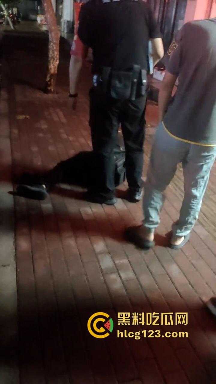 胆肥！诸暨一民警出勤时被男子打倒抽搐 伤势严重-4