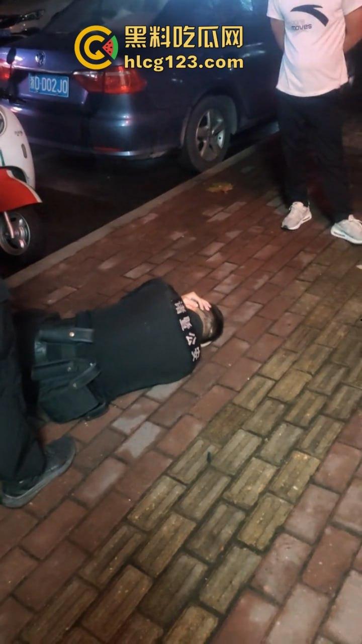 胆肥！诸暨一民警出勤时被男子打倒抽搐 伤势严重-6