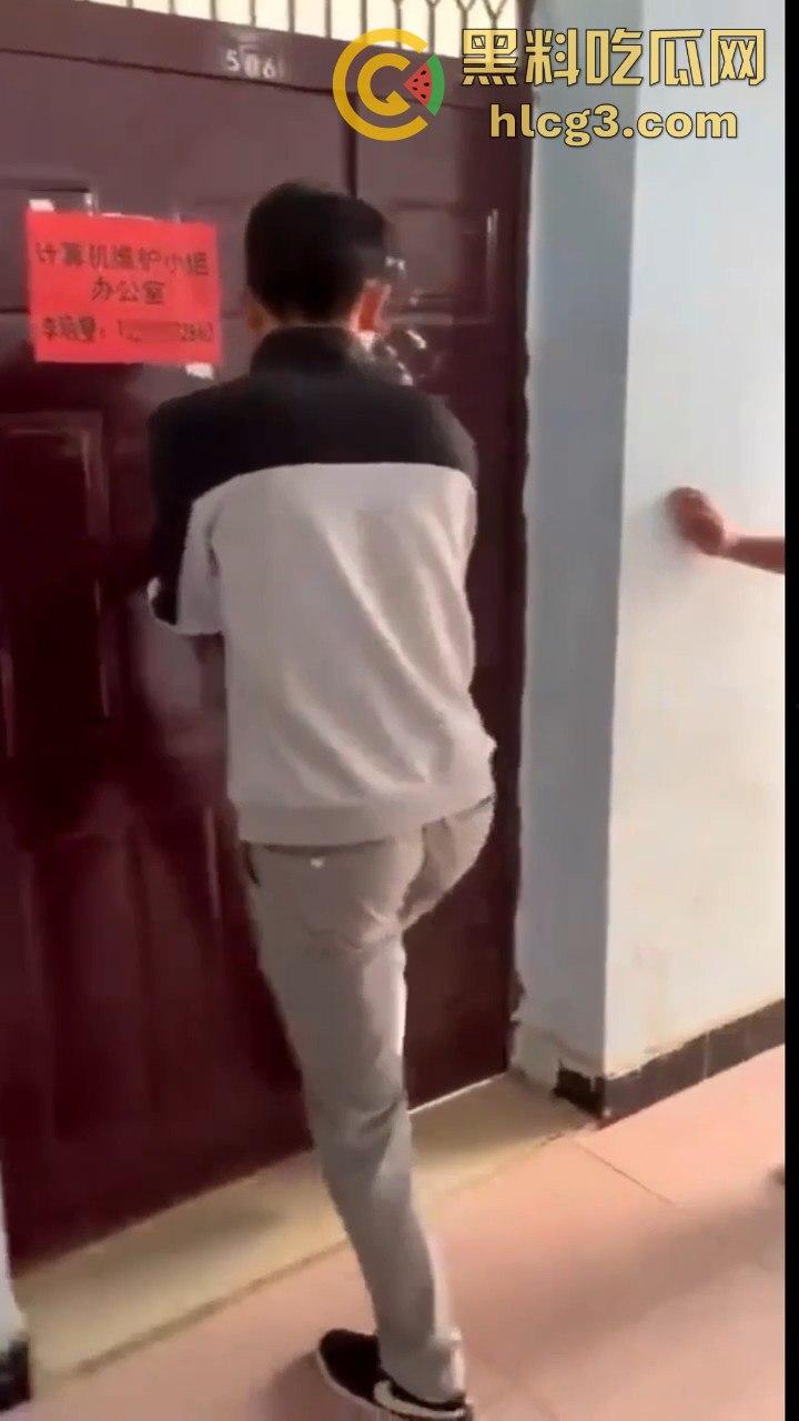 云南昆明某高校信息两学生办公室锁门打炮!窗帘当床单,教导主任敲门瞬间激情场面大曝光!-7