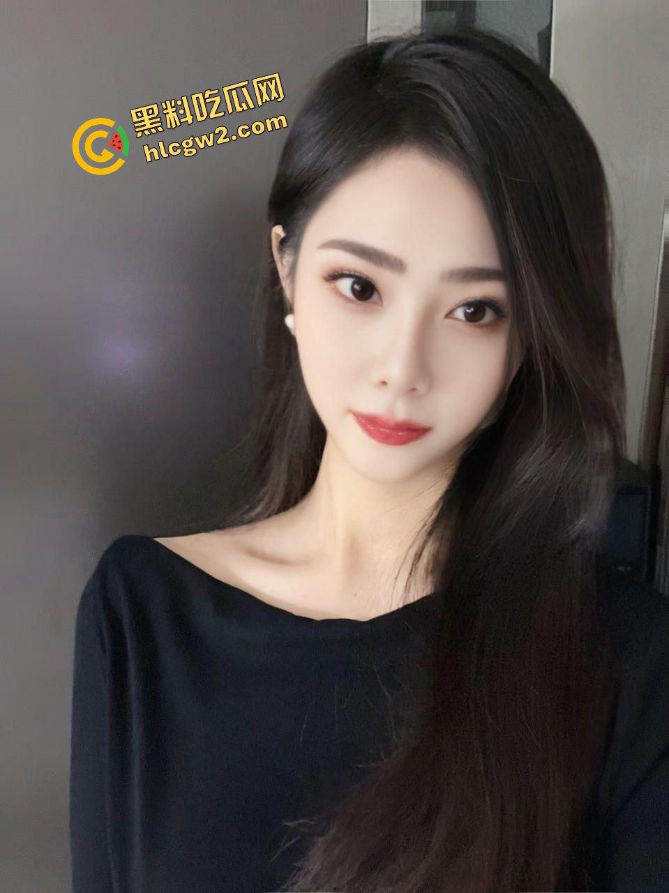 云南反差婊高挑母狗『冯玉晶』擦边朋友圈钓鱼 露奶诱惑土豪约操 ！SM情趣内衣猛怼！独家流出！-1