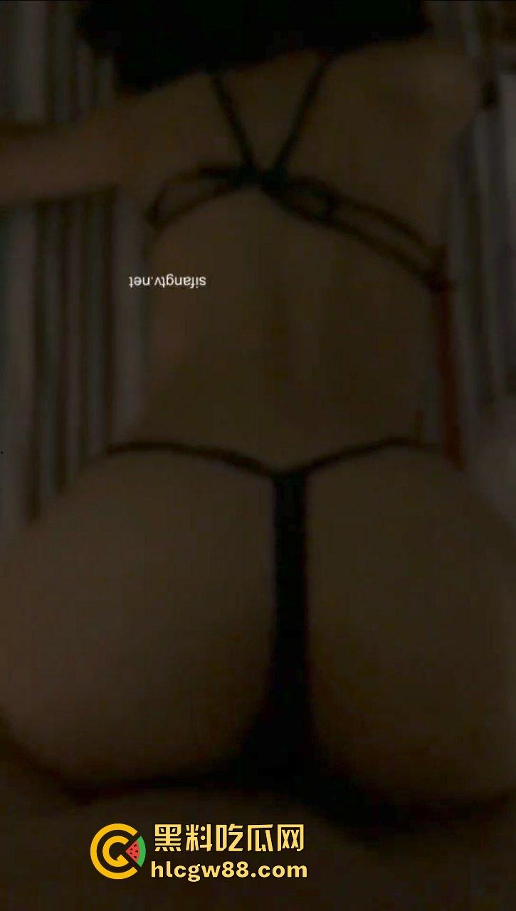 抖音四川美院反差御姐骚鸡【发财XlU】顶级炮台被大哥SM抽打屁股，情趣内衣无套后入！-7