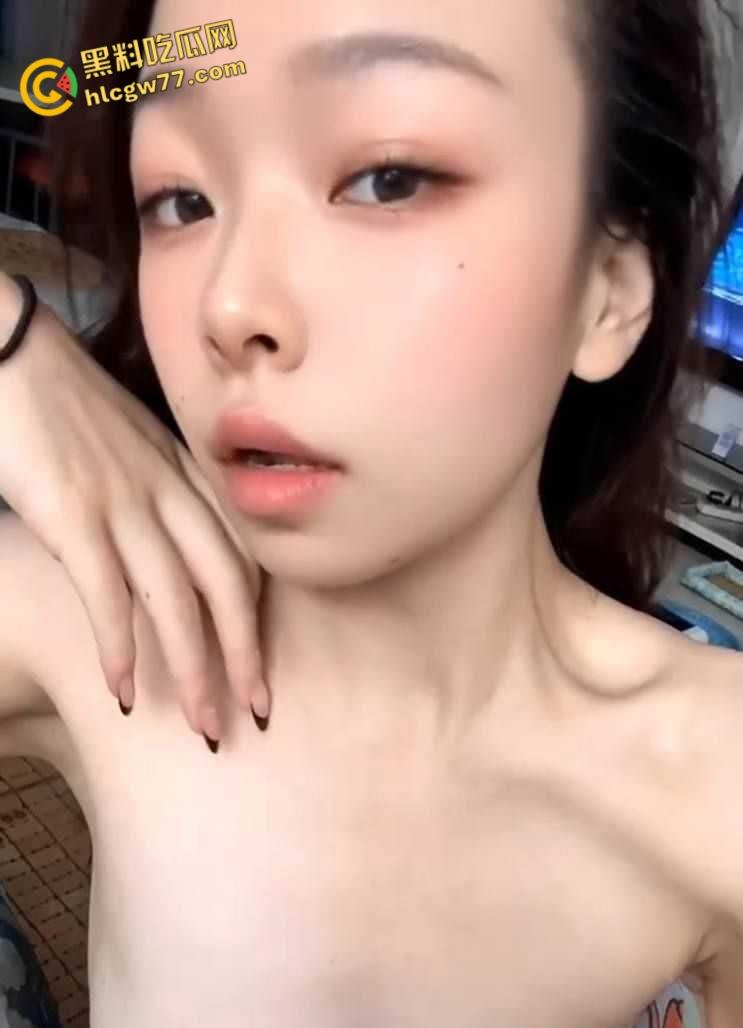 贵州师大【杨怡真】私照曝光！成都辣妹清纯外表藏野性,舔脚趾勾魂撩欲!-5