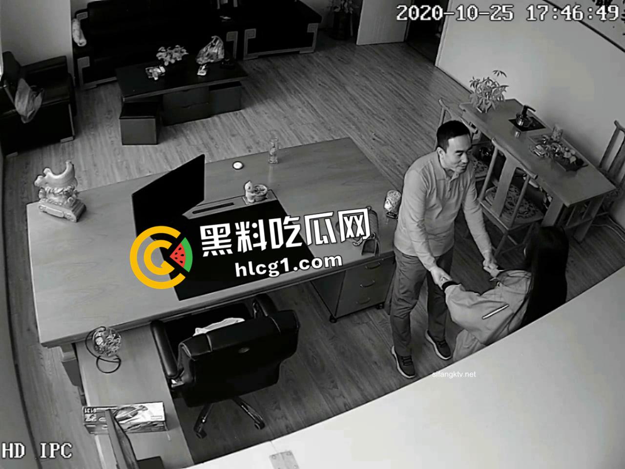 河北妇女主任办公室偷情忘关监控 风骚少妇被按在沙发上爆操 日以继夜偷情 最全版本视频流出-9