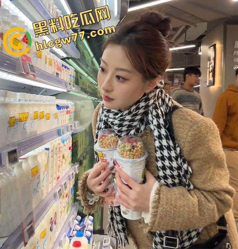 天津27岁反差母狗【任紫霄】被体育生男友曝光性爱视频! 完美身材被疯狂打桩爆操 简直就是行走的炮架!-1