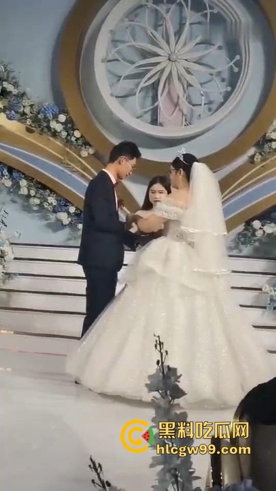 闺蜜比自己胖都嫁出去了，还要当伴娘送戒指，急火攻心气到晕倒，塑料姐妹情太真实了！-3