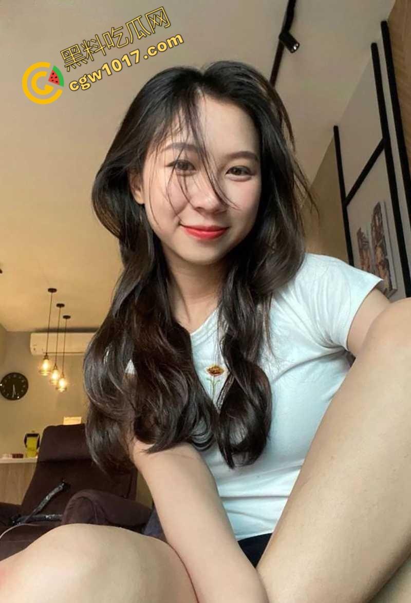 北京金融白领【韩雨婷】偷情视频爆光：日常贤妻夜间荡妇，办公室与领导交欢，深喉跪舔无下限，淫贱至极！-5