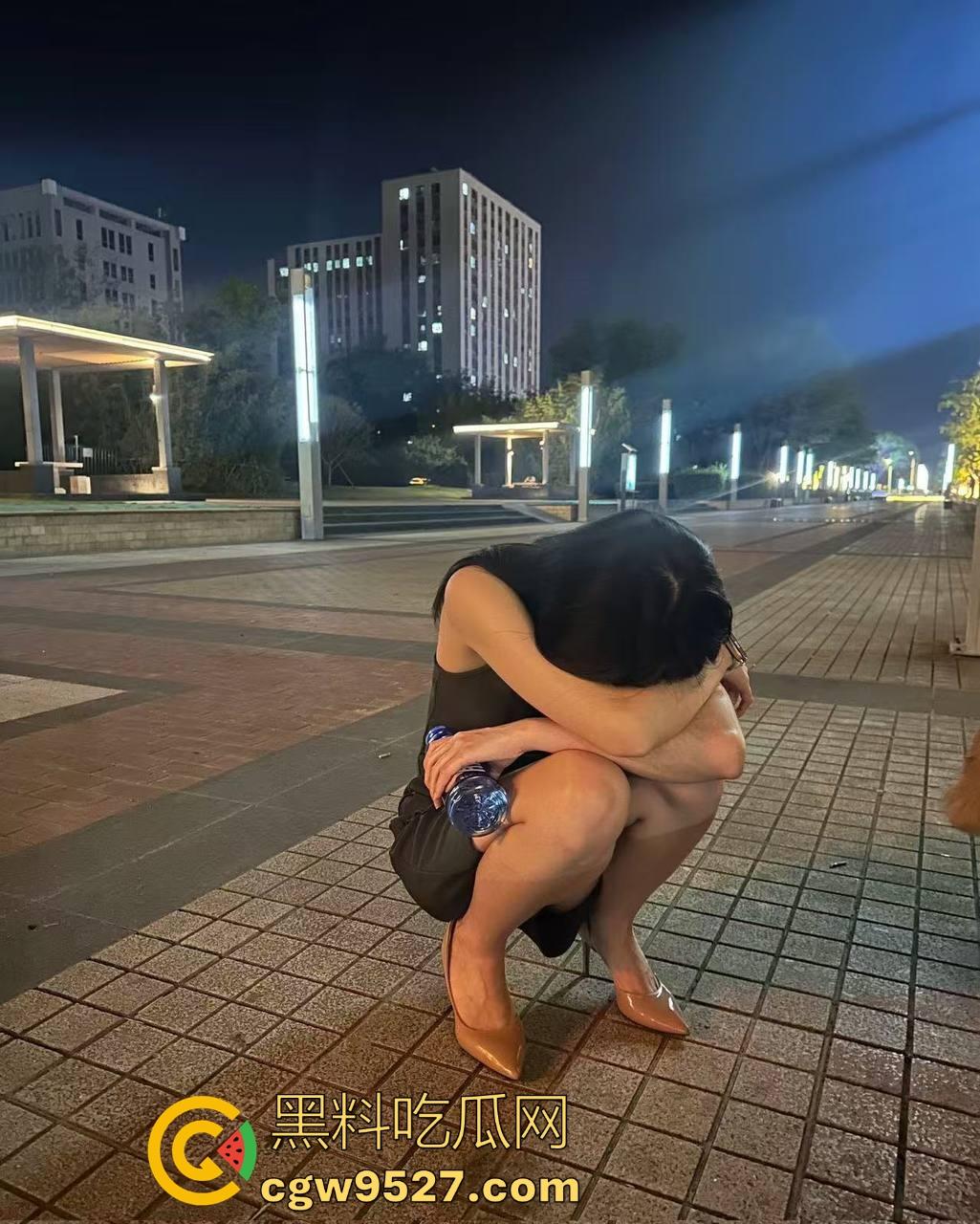 酒吧偶遇醉酒女神，失恋喝闷酒寂寞空虚，一顿安慰最终带回酒店骑乘猛操，果然失恋的女人最容易得手！-5