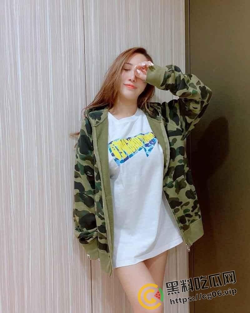 抖音网红【vivi】被金主包养骑乘做爱视频流出 穿着情趣内衣被爆操 和抖音上文静美女强烈反差-3