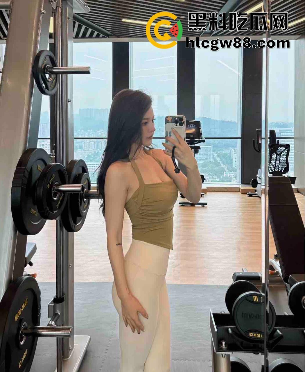 南方小土豆【乔思源】清纯可爱露小馒头，小背心撩拨自慰，逼毛稀长揉阴蒂插粉穴，淫水直流！-2