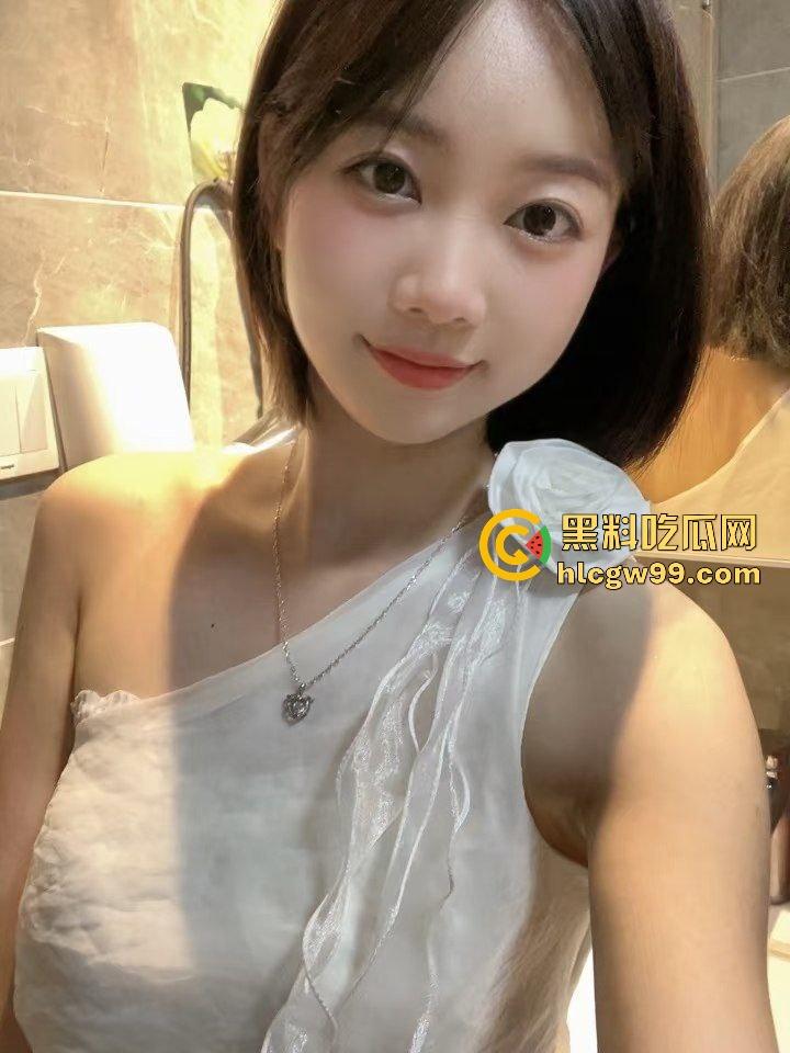 珠海极品短发嫩乳妹【戴雨】记录职高到大学乳房进化发育史!小荷才露尖尖角到圆润美奶-2