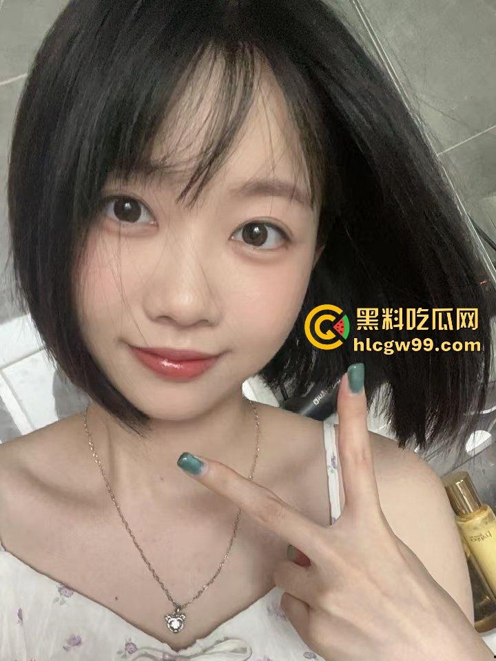 珠海极品短发嫩乳妹【戴雨】记录职高到大学乳房进化发育史!小荷才露尖尖角到圆润美奶-3