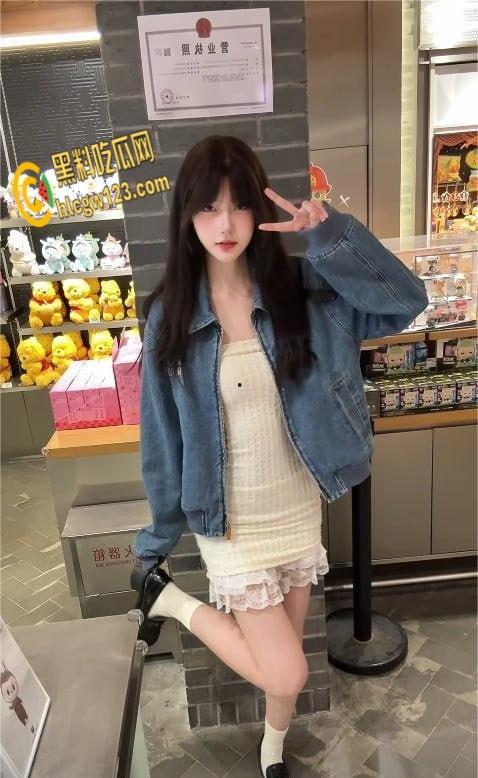 抖音70万粉网红【一只香】福利泄密， 清纯少女大长腿小蜜臀 ，情趣装秀奶子蛮腰太勾人!-3