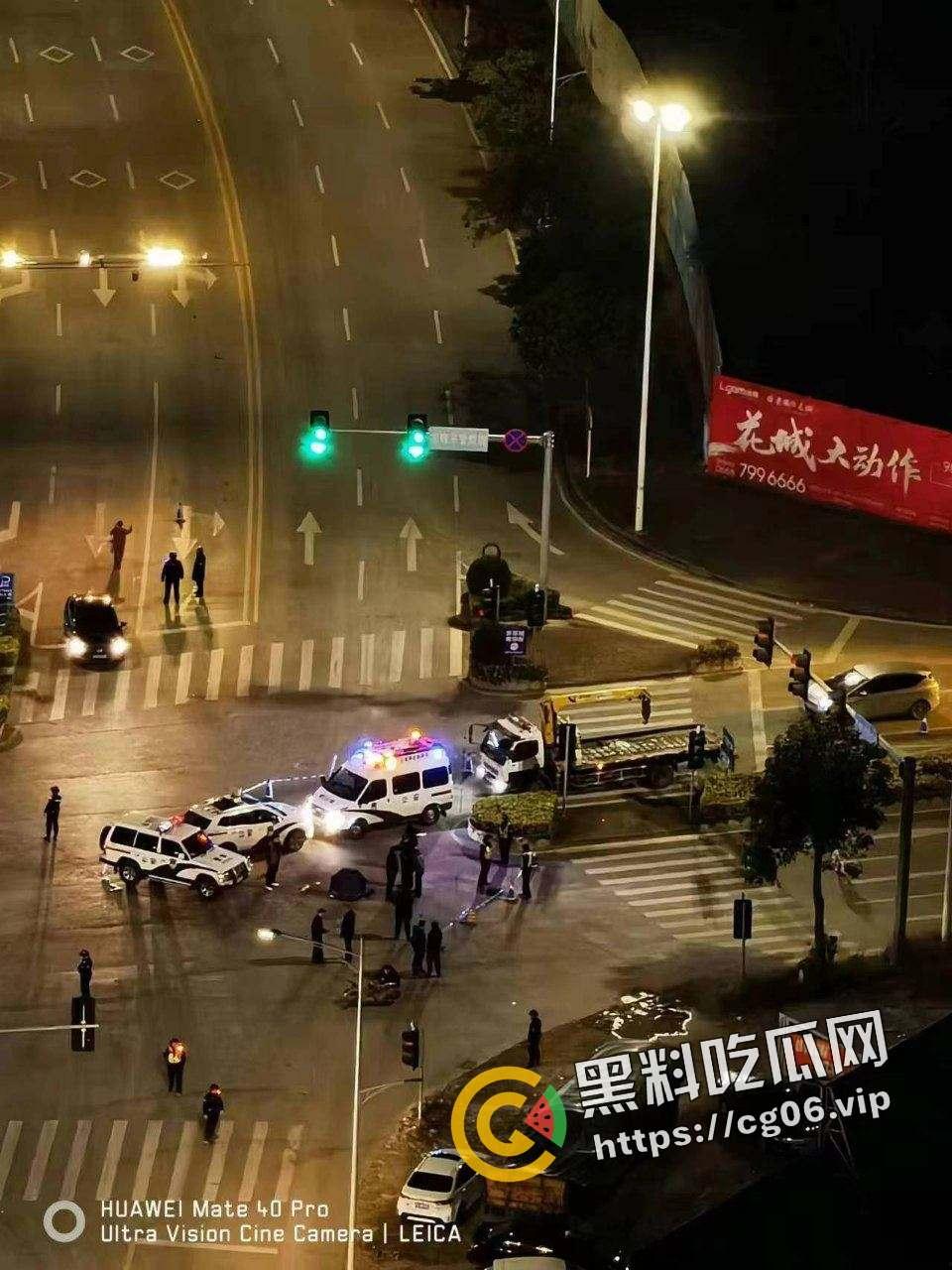 茂名化州当街行凶！疑似为女子前夫情杀 当街捅死之后还一直在打  这是有多大的仇恨-5